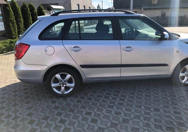 Skoda Fabia cena 10500 przebieg: 80000, rok produkcji 2010 z Brwinów małe 79